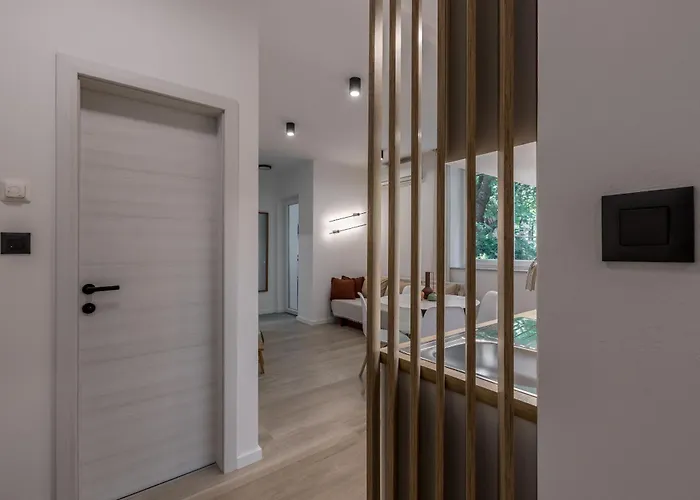 Near Bacvice شقة *