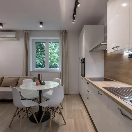 Near Bacvice Apartment